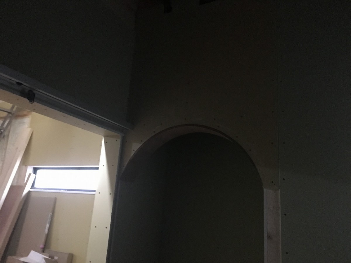 Rの垂れ壁の裏側