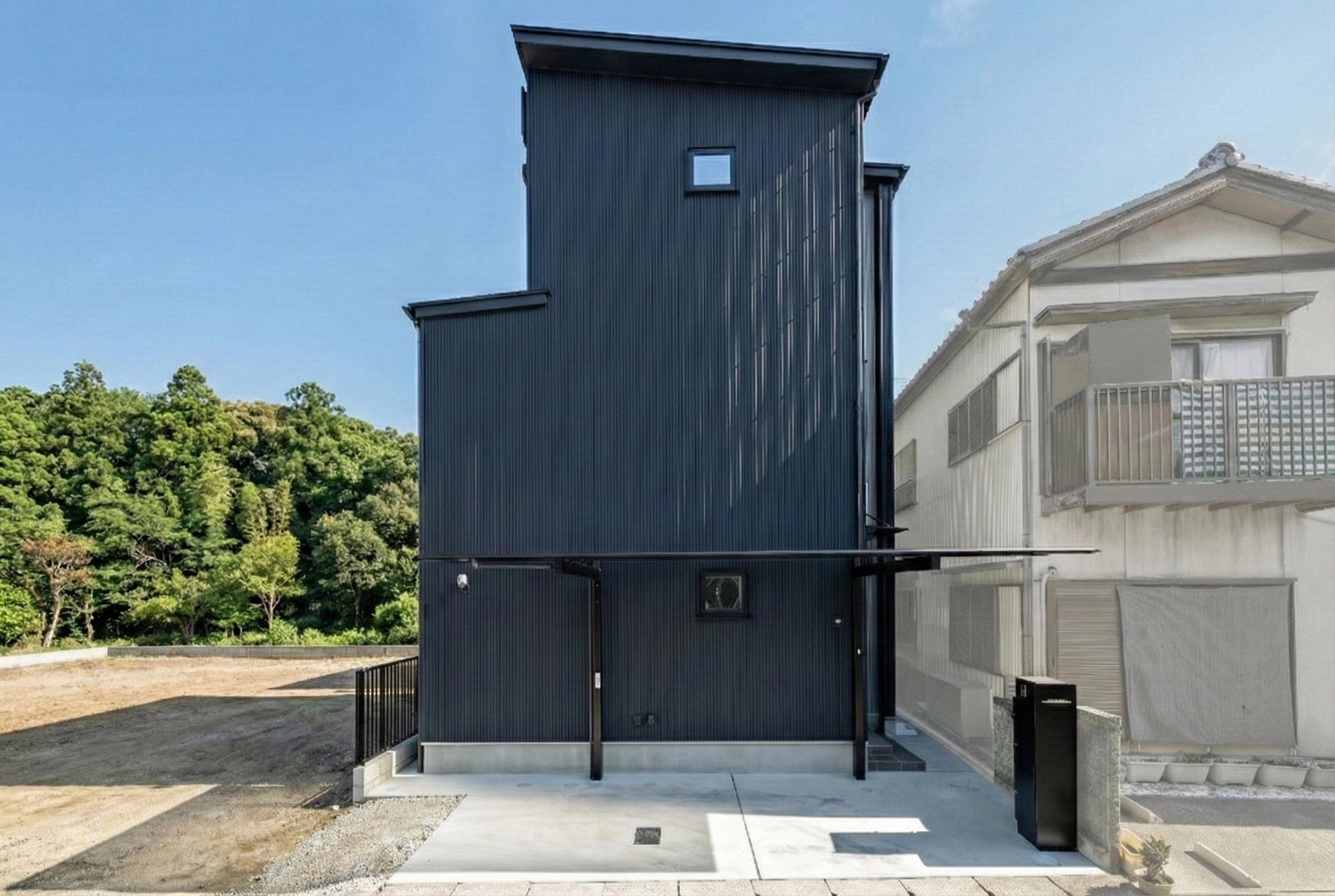 コンパクトな敷地にこだわりを詰め込んだスタイリッシュな家