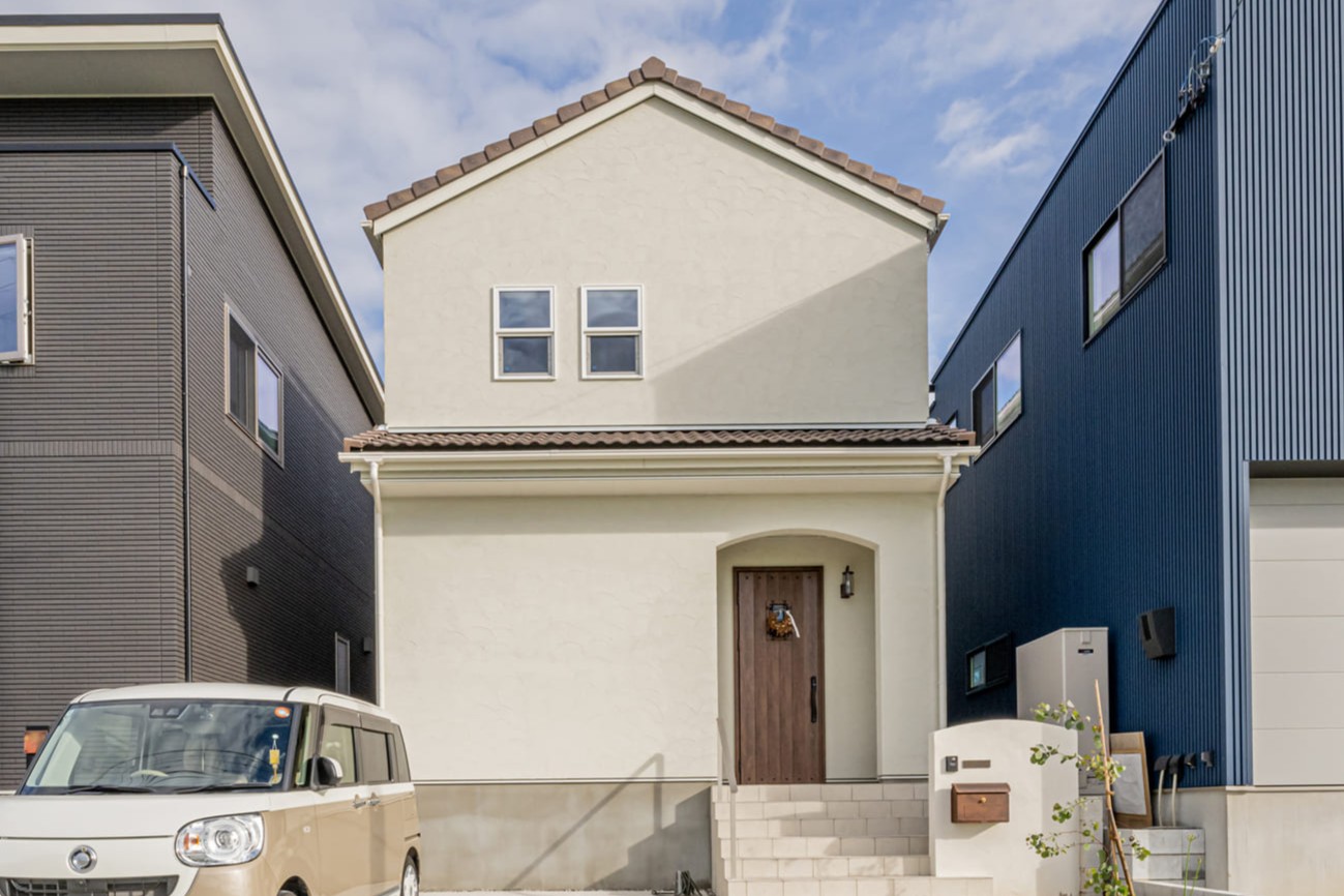 落ち着いたカフェテイストでくつろぐ家