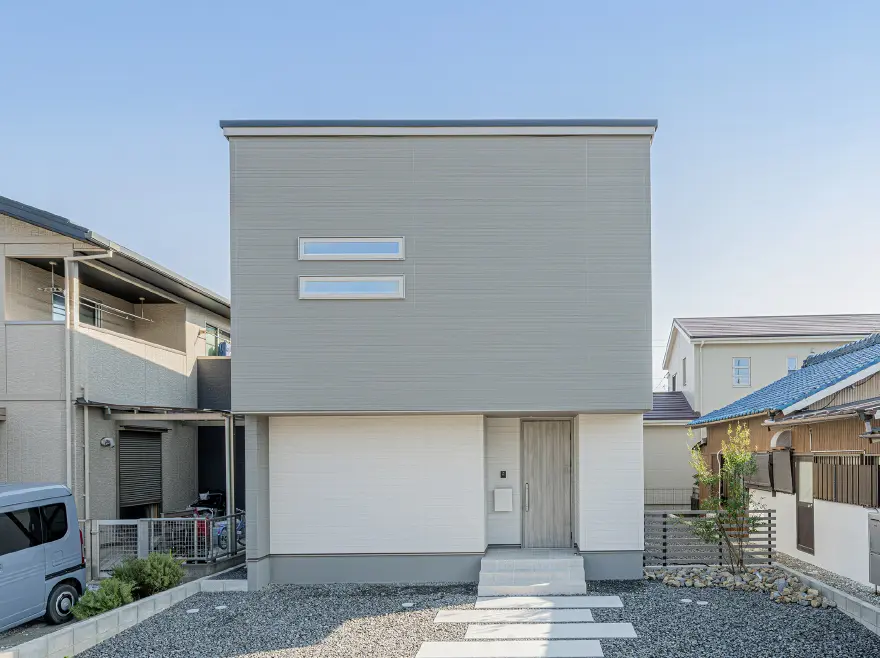 愛知県豊川市平尾町│アースカラーが映える外観と家事楽動線を叶えた家│モデルハウス完成見学会