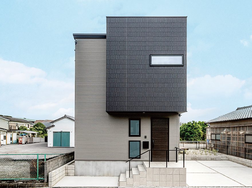 愛知県知多郡武豊町│スタイリッシュな外観とラテカラーでまとめた内装の家│モデルハウス見学会