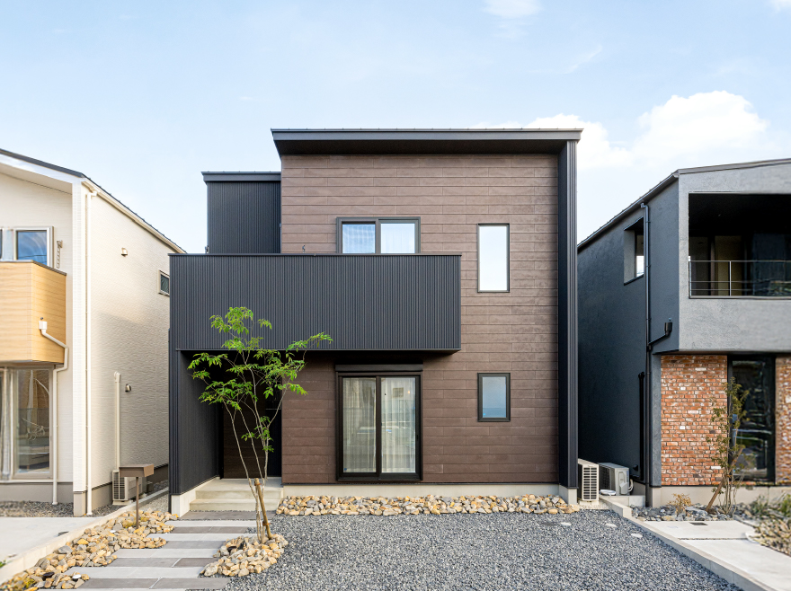 愛知県岡崎市東大友町│シックな色味で仕上げたヴィンテージスタイルの家│モデルハウス完成見学会